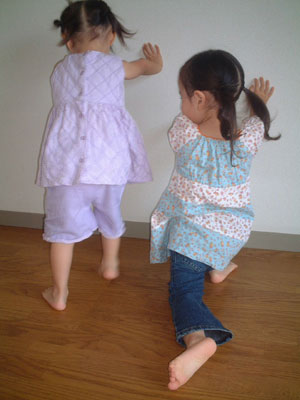 05-0919_momo_nono_strech.jpg