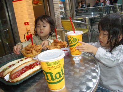 05-0925_momonono@nathans.jpg
