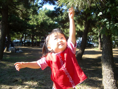 05-1023_Nodoka_with_tree.jpg