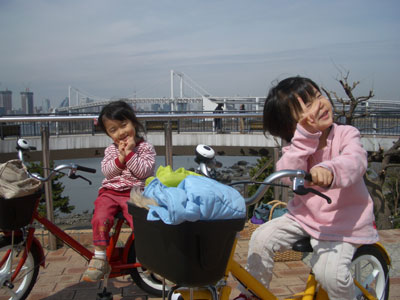06-0318_MomoNono@rainbowbri.jpg