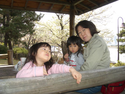 06-0401_in_azumaya.jpg