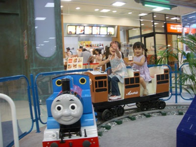 momo_nono_with_Thomas.jpg